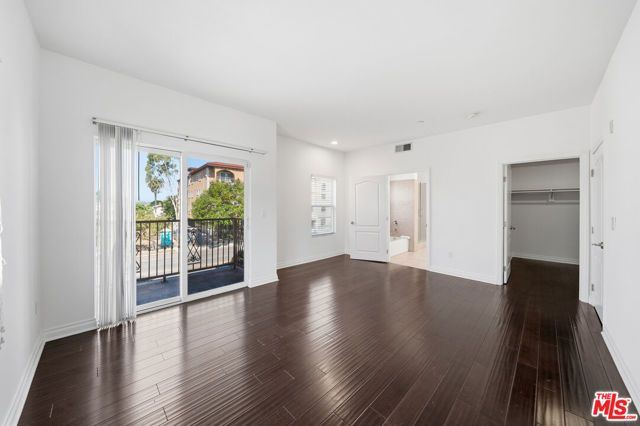 956 S Wilton Place 203, Los Angeles, CA 90019
