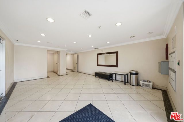 956 S Wilton Place 203, Los Angeles, CA 90019