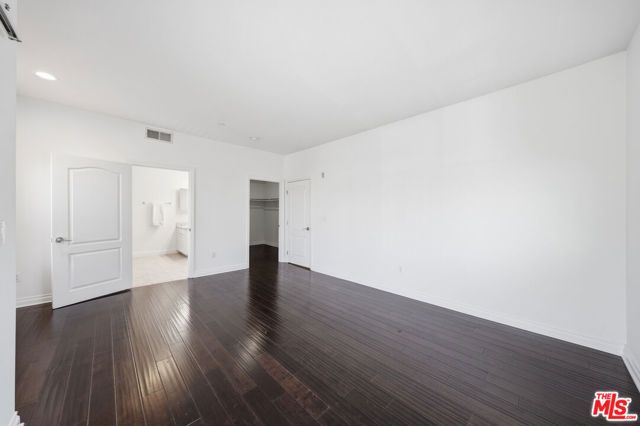 956 S Wilton Place 203, Los Angeles, CA 90019