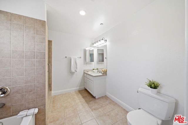 956 S Wilton Place 203, Los Angeles, CA 90019