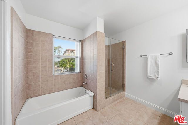 956 S Wilton Place 203, Los Angeles, CA 90019