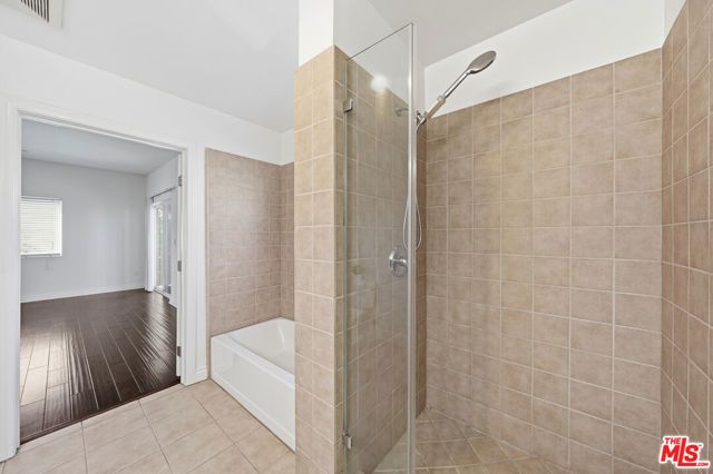 956 S Wilton Place 203, Los Angeles, CA 90019