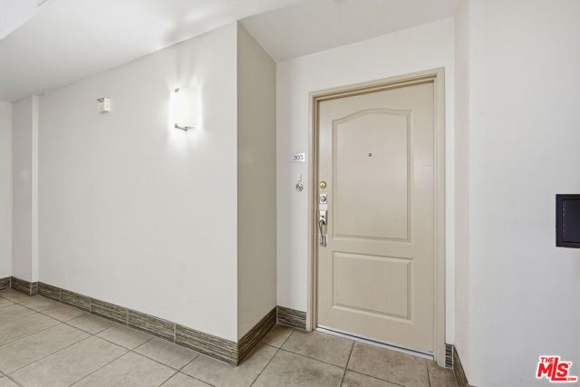 956 S Wilton Place 203, Los Angeles, CA 90019