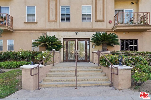 956 S Wilton Place 203, Los Angeles, CA 90019