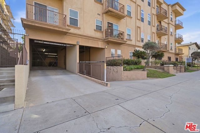 956 S Wilton Place 203, Los Angeles, CA 90019