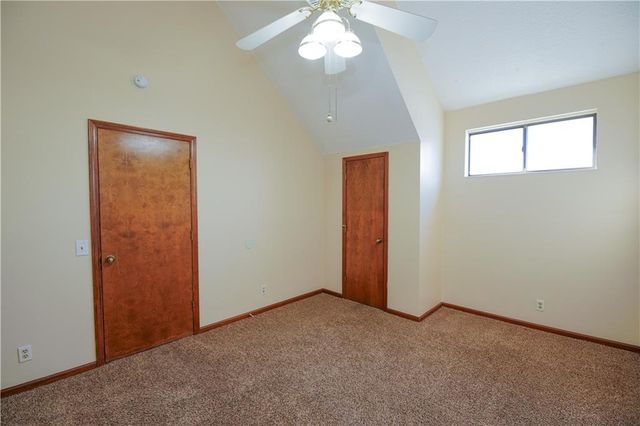 1322 W 24th Street S, Independence, MO 64052