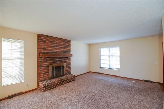 1322 W 24th Street S, Independence, MO 64052