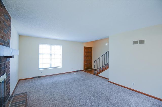 1322 W 24th Street S, Independence, MO 64052