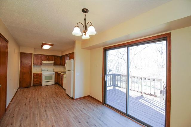 1322 W 24th Street S, Independence, MO 64052