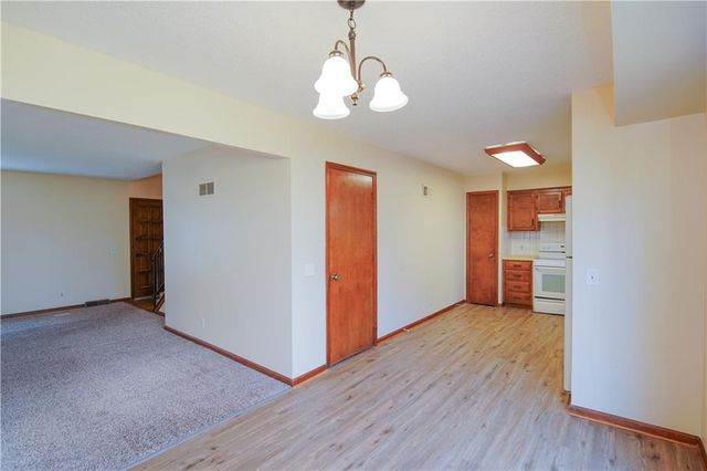 1322 W 24th Street S, Independence, MO 64052