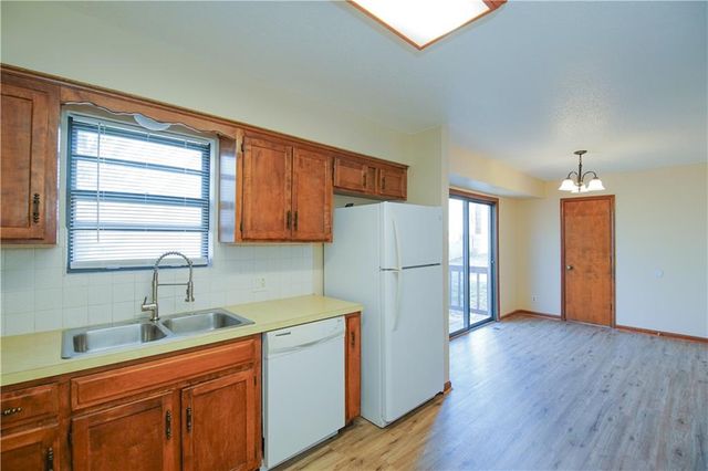 1322 W 24th Street S, Independence, MO 64052