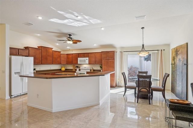 1052 BECKER AVENUE, The Villages, FL 32163