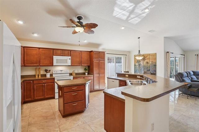 1052 BECKER AVENUE, The Villages, FL 32163