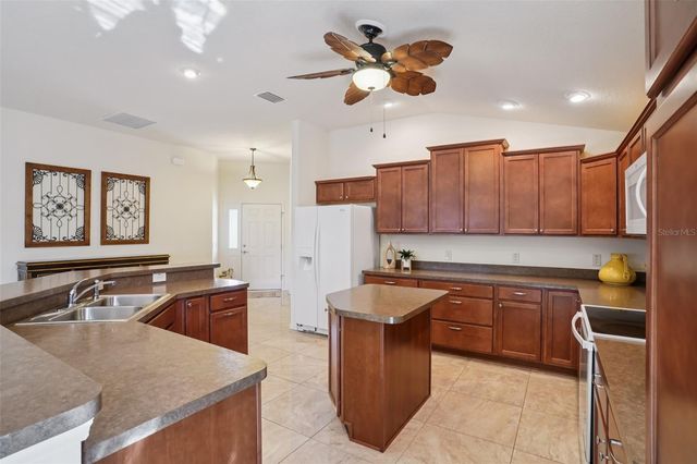 1052 BECKER AVENUE, The Villages, FL 32163