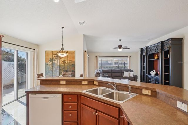 1052 BECKER AVENUE, The Villages, FL 32163