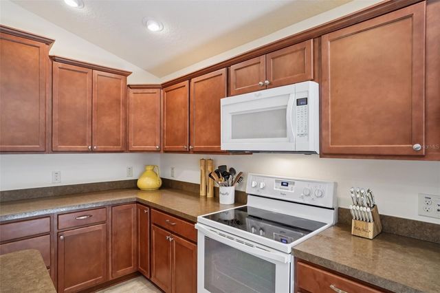 1052 BECKER AVENUE, The Villages, FL 32163