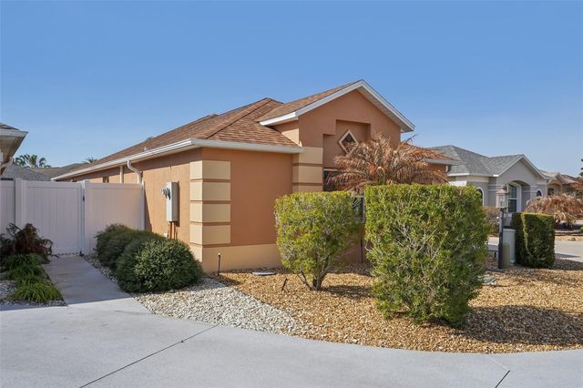 1052 BECKER AVENUE, The Villages, FL 32163