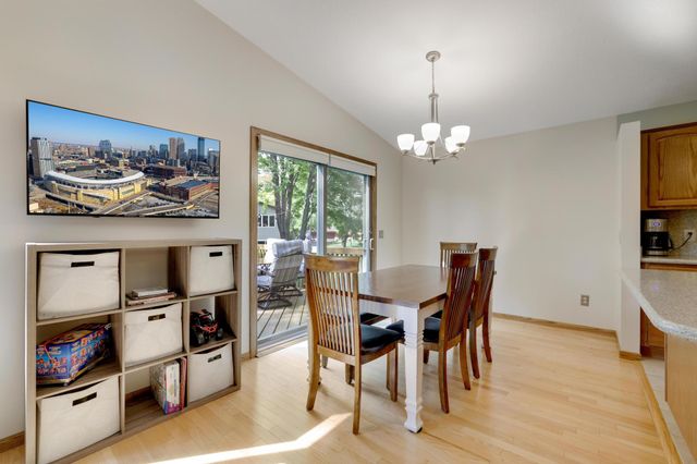 1980 Timber Wolf Trail N, Eagan, MN 55122