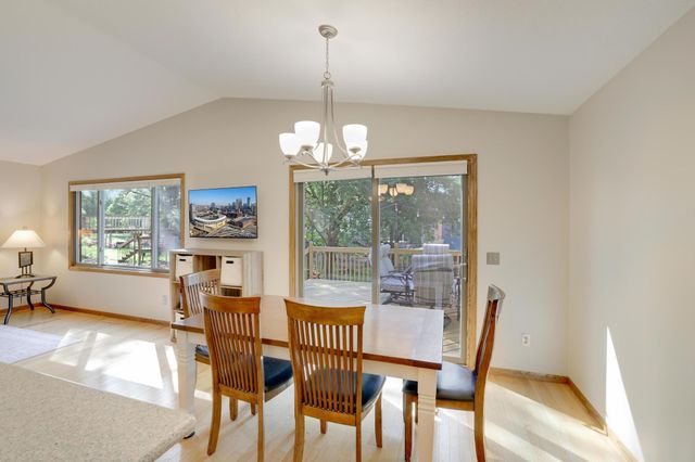 1980 Timber Wolf Trail N, Eagan, MN 55122