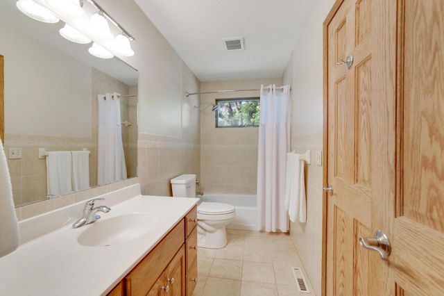 1980 Timber Wolf Trail N, Eagan, MN 55122