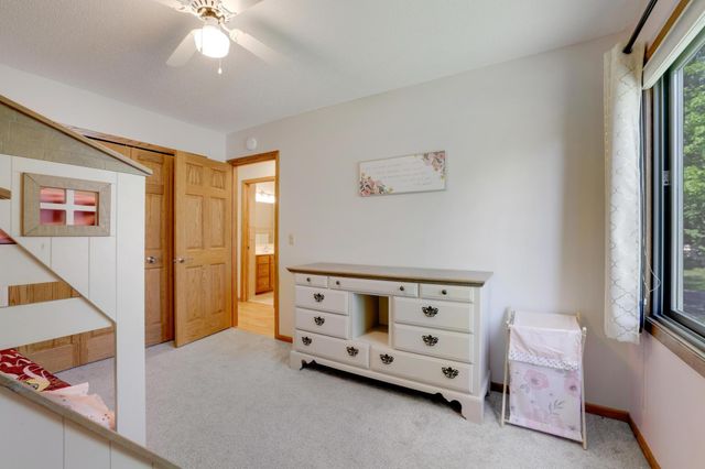 1980 Timber Wolf Trail N, Eagan, MN 55122