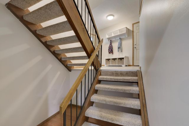 1980 Timber Wolf Trail N, Eagan, MN 55122