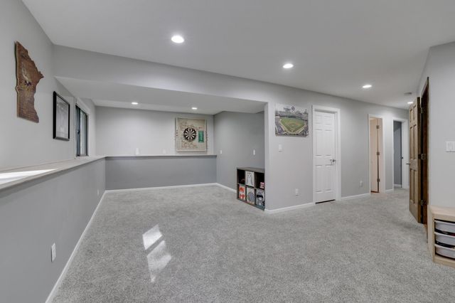 1980 Timber Wolf Trail N, Eagan, MN 55122