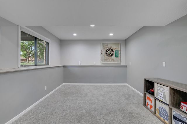 1980 Timber Wolf Trail N, Eagan, MN 55122