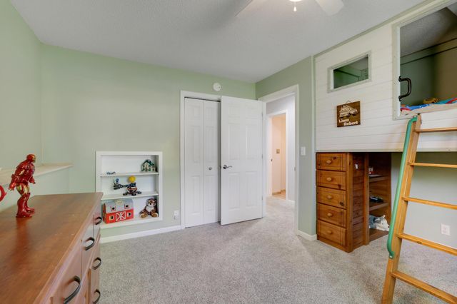 1980 Timber Wolf Trail N, Eagan, MN 55122