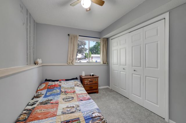 1980 Timber Wolf Trail N, Eagan, MN 55122