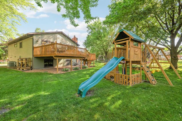 1980 Timber Wolf Trail N, Eagan, MN 55122