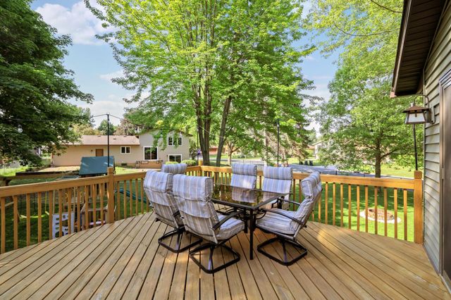 1980 Timber Wolf Trail N, Eagan, MN 55122