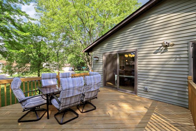 1980 Timber Wolf Trail N, Eagan, MN 55122