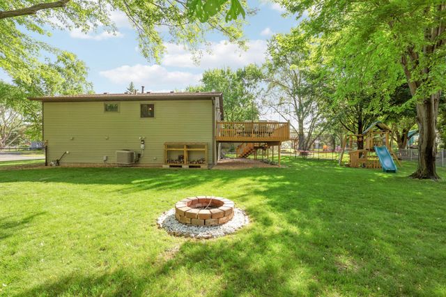 1980 Timber Wolf Trail N, Eagan, MN 55122