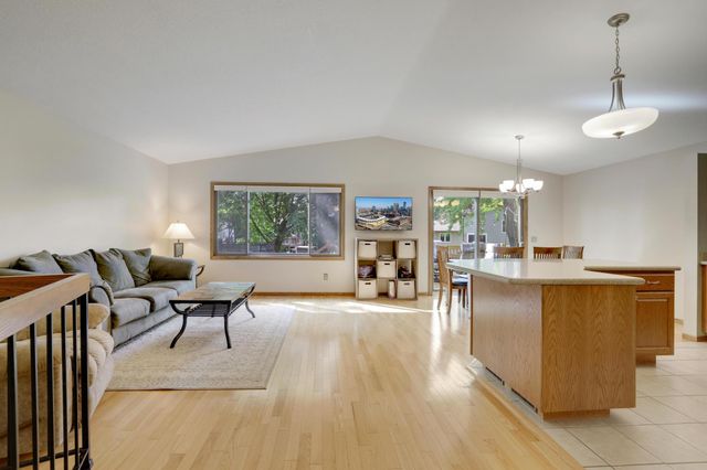 1980 Timber Wolf Trail N, Eagan, MN 55122