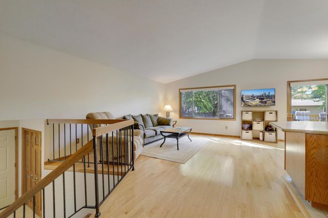 1980 Timber Wolf Trail N, Eagan, MN 55122