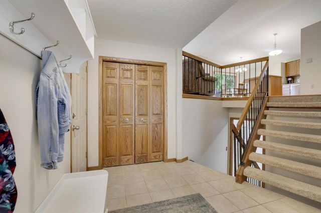 1980 Timber Wolf Trail N, Eagan, MN 55122