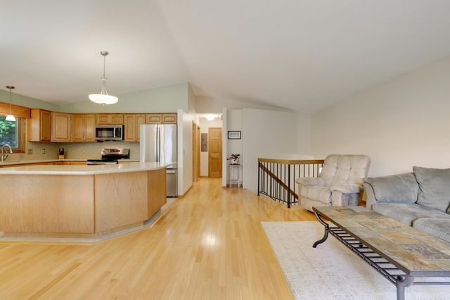 1980 Timber Wolf Trail N, Eagan, MN 55122