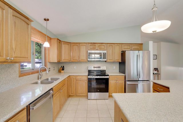 1980 Timber Wolf Trail N, Eagan, MN 55122