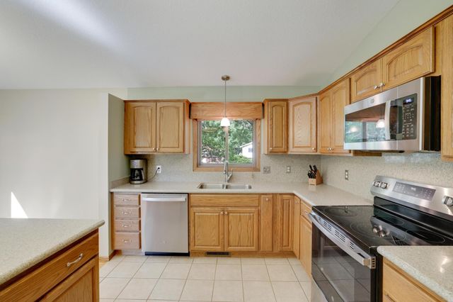 1980 Timber Wolf Trail N, Eagan, MN 55122