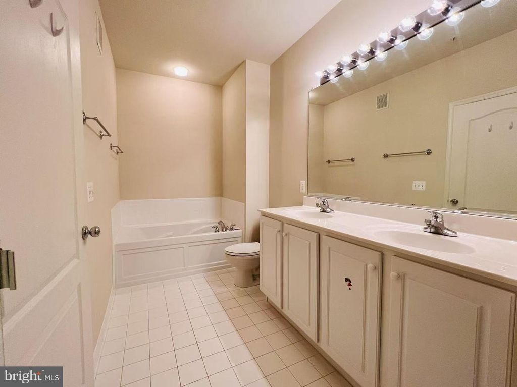 9405 BLACKWELL RD #307, Rockville, MD 20850