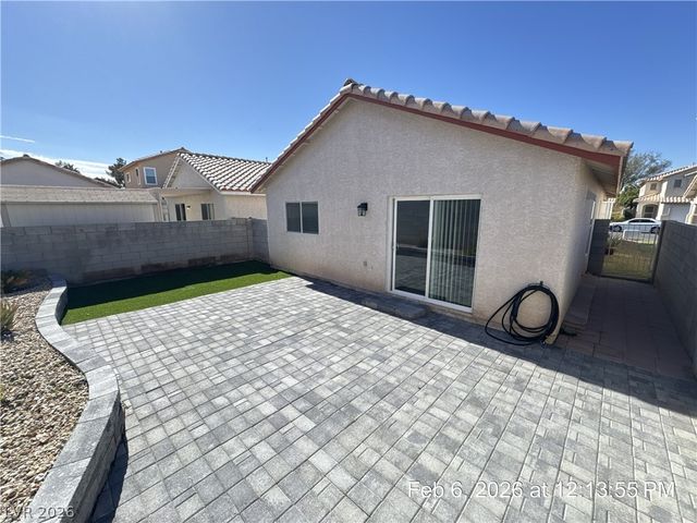 10006 Mardagen Street, Las Vegas, NV 89183