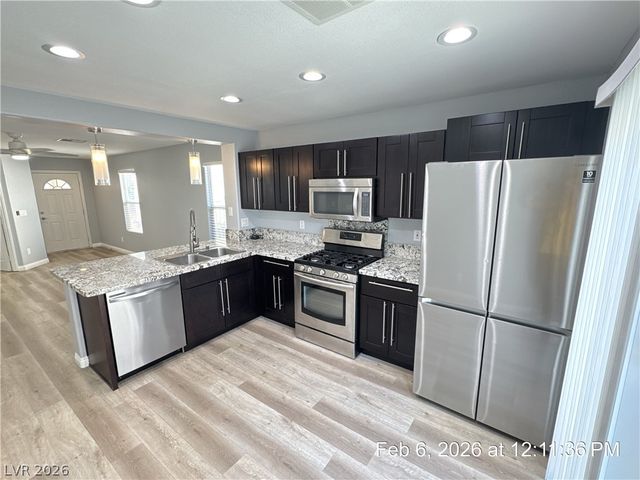 10006 Mardagen Street, Las Vegas, NV 89183