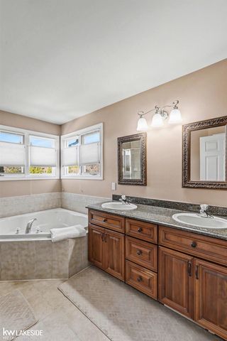 57240 Covington Drive, Washington, MI 48094