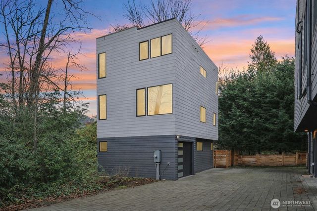 9302 Sturtevant Avenue S, Seattle, WA 98118