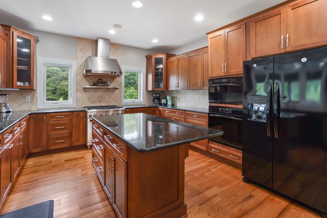 1325 Nicholas LN, Moneta, VA 24121
