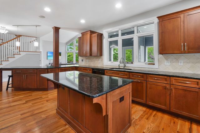 1325 Nicholas LN, Moneta, VA 24121