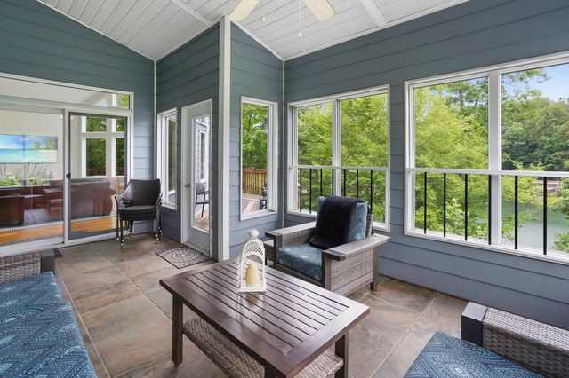 1325 Nicholas LN, Moneta, VA 24121