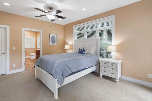 1325 Nicholas LN, Moneta, VA 24121