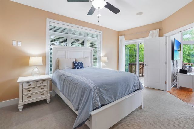 1325 Nicholas LN, Moneta, VA 24121